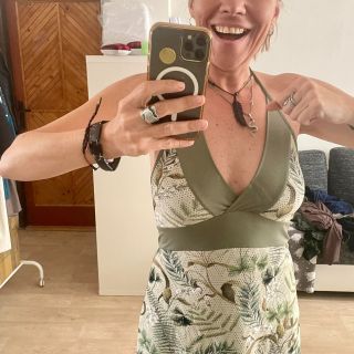 ... pod pokličkou Další model značky CHAYA je na světě 💃🥳 Tento střih šatů je srdcovka Lucie Chaya Chvojková a určitě bude...